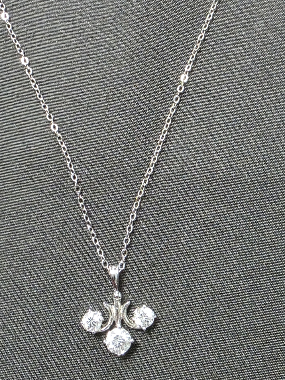 Estate Silver Tone 3-Stone Pendant Fashion Necklace - 401